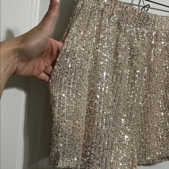 NWT Fantastic Fawn Champagne Sequin Shorts Sz Medium - Picture 2 of 6